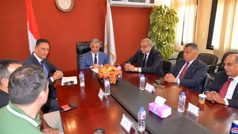 محافظ الإسماعيلية: الأولوية لقطاع الصناعة وتحسين بيئة الإستثمار