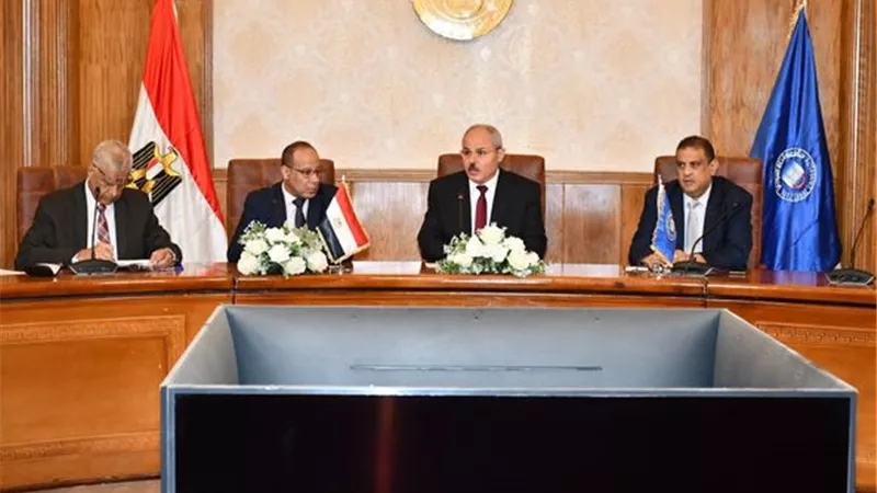 رئيس جامعة القناة يشهد إجتماع مراجعة نظام إدارة الجودة