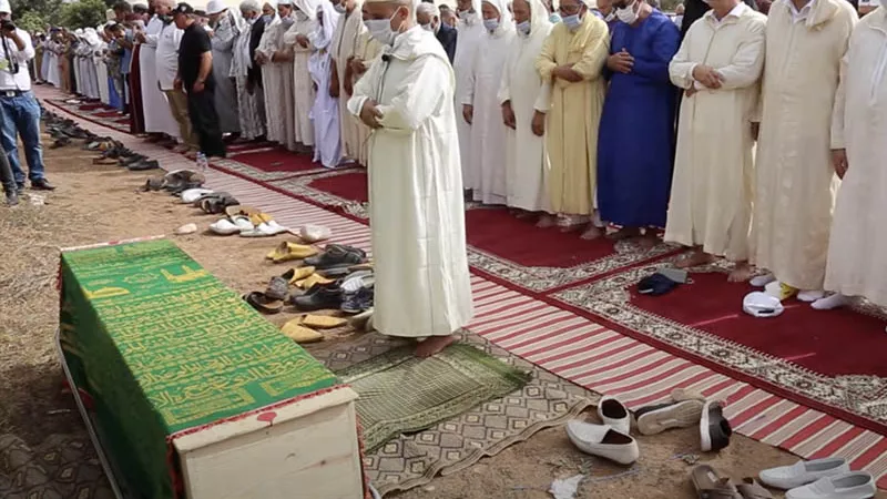 حكمُ مَن فاتته التكبيرةُ الأولى في صلاة الجنازة