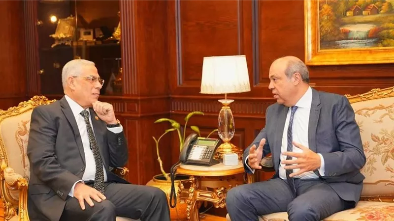 النائب العام يستقبل وزير الطيران المدني