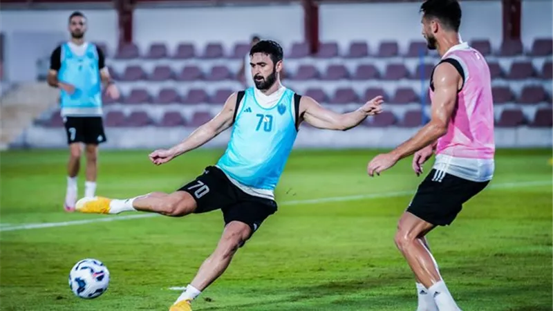 انتظام عمر خربين في تدريبات الوحدة الإماراتي استعدادا للموسم الجديد
