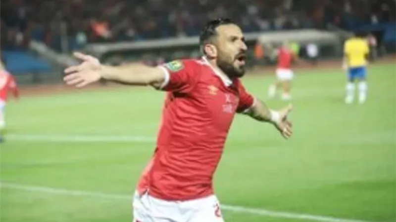 كواليس تجديد عقد علي معلول مع الأهلي