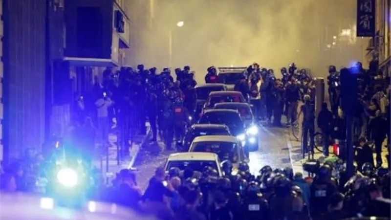 انهيار فندق في ألمانيا.. مقتل شخص ومحاصرة 8