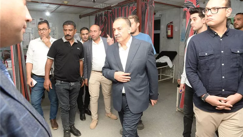 محافظ أسيوط يفاجئ مستشفى الغنايم المركزي فجرًا.. ويحيل ممرضين للتحقيق