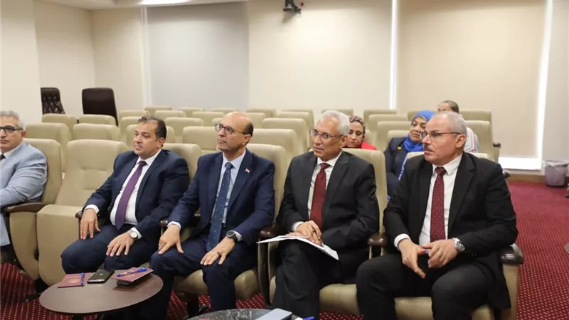 رئيس جامعة أسيوط يشارك في ورشة عمل 