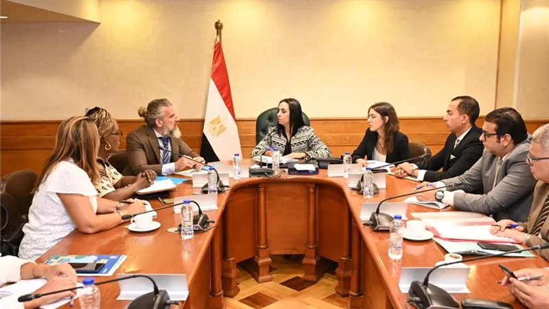 وزيرة التضامن تبحث مع 