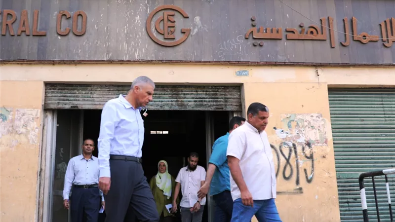 محافظ أسوان يتفقد الموقع المقترح لإنشاء مكتب بريد لتقديم الخدمات