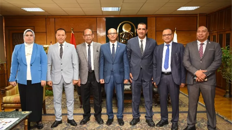 المنشاوى يترأس اجتماع لاختيار عميد معهد جنوب مصر للأورام
