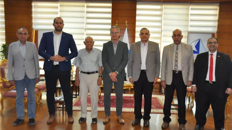 رئيس جامعة كفر الشيخ يستقبل وفد السفارة الهولندية