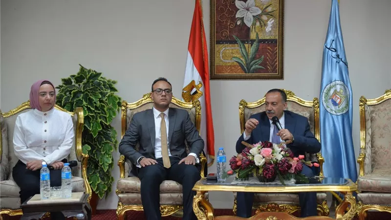 محافظ أسيوط يشهد الندوة التعريفية بالمبادرة الوطنية للمشروعات