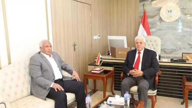 وزير التعليم العالي يلتقي محافظ الوادي الجديد لدعم الجامعة