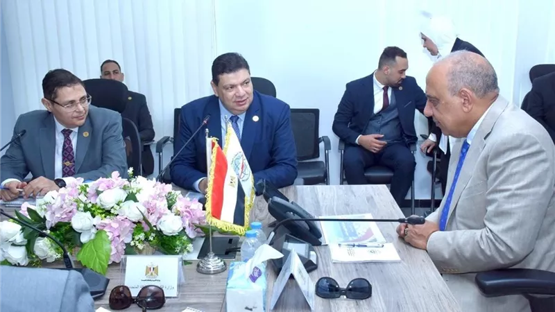 وزير الكهرباء يجتمع بقيادات هيئة المحطات النووية داخل موقع الضبعة