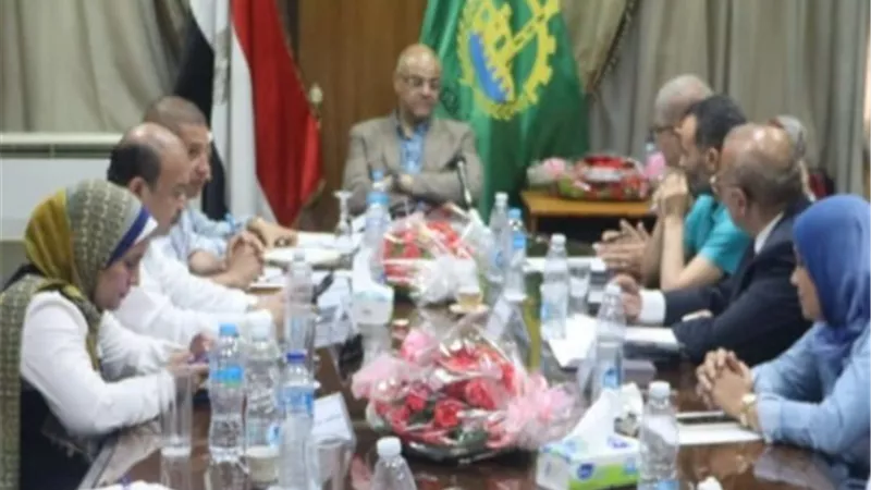 محافظ القليوبية يناقش أعمال إنشاء 3 كباري مشاة بشبرا الخيمة