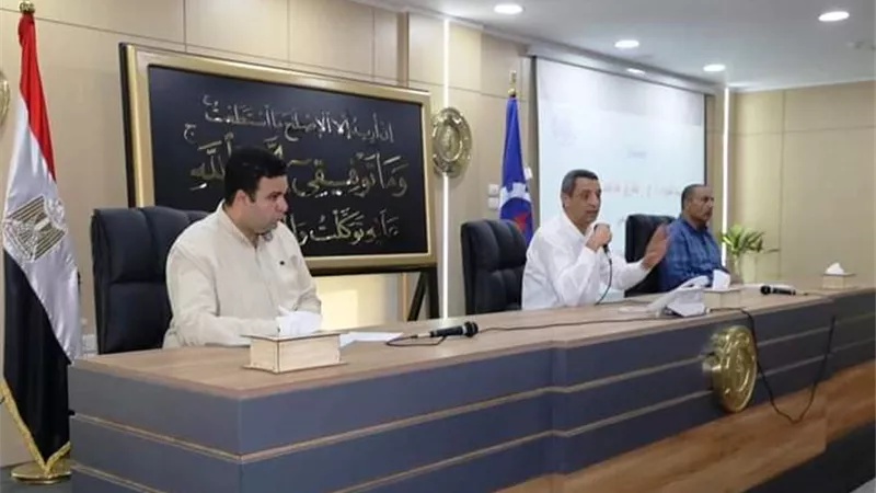 تأكيد الالتزام بالنظافة العامة وتشغيل عداد التاكسي بالسويس