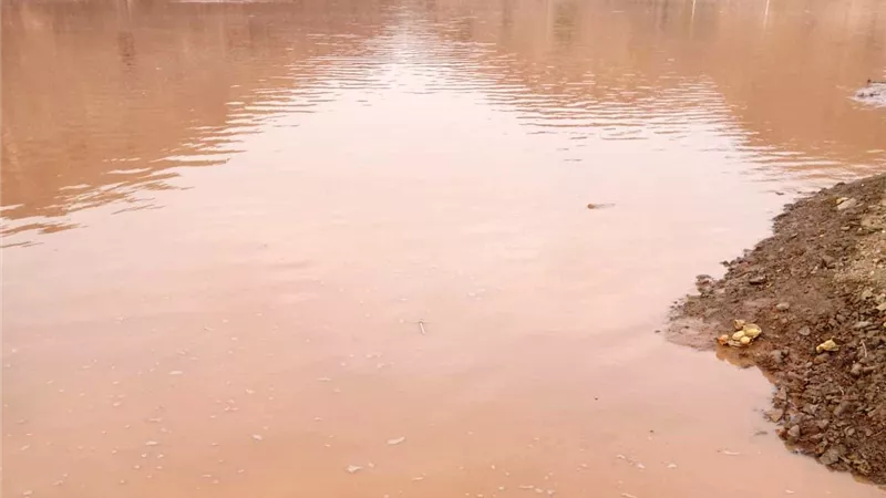 معدات الرى تسيطر على مياه الأمطار والسيول في اسوان
