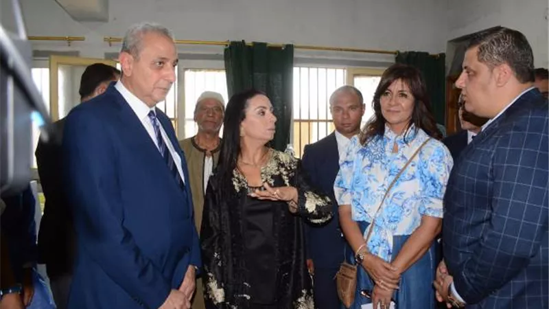محافظ الغربيةومايا مرسي وجبران يتفقدون القافلة الطبية لصناع الخير
