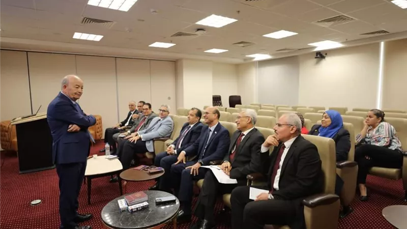 رئيس جامعة المنيا يشارك في ورشتي عمل 