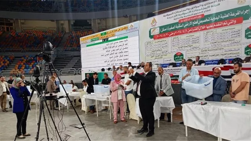 رئيس جهاز 15 مايو يكشف عن تفاصيل قرعة الأراضى السكنية.. بالصور