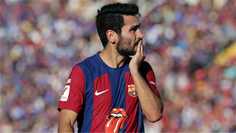 بسبب سفره الي تركيا..جوندوجان يثير الشكوك حول رحيله عن برشلونة
