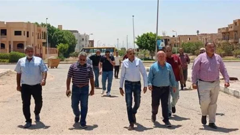رئيس جهاز بدر يكشر عن أنيابه للشركات العاملة فى المدينة.. بالصور