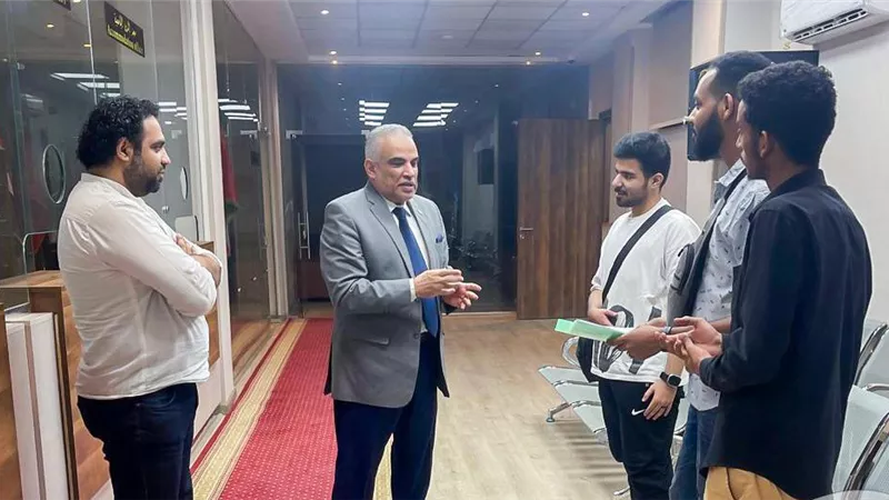 القائم بأعمال رئيس جامعة طنطا يستطلع آراء الطلاب المتقدمين