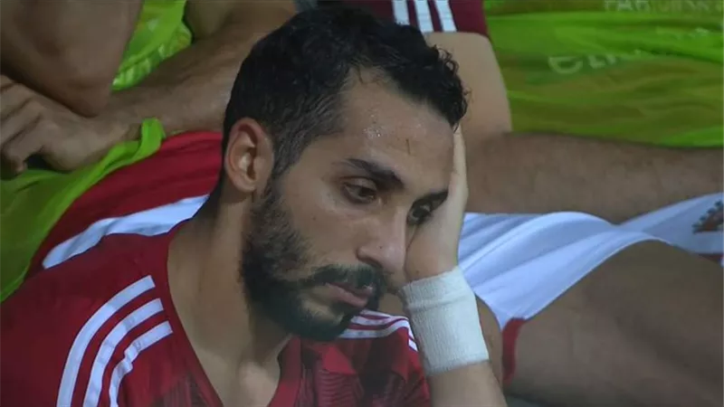 لحظة بكاء كريم فؤاد بعد إصابته فى مباراة الأهلي وسموحة - شاهد