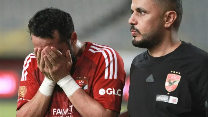 طبيب الأهلي يوضح موقف كريم فؤاد بعد إصابته فى لقاء سموحة