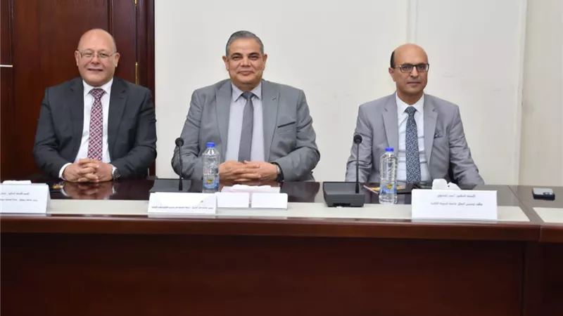 رئيس جامعة أسيوط يشارك اجتماع رؤساء الجامعات الأهلية