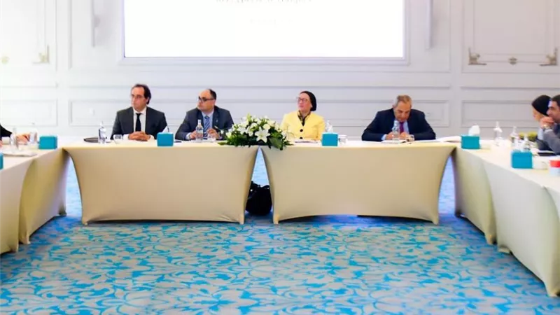 وزيرة البيئة تترأس اجتماع لجنة تسيير مشروع تحويل الأنظمة المالية للمناخ