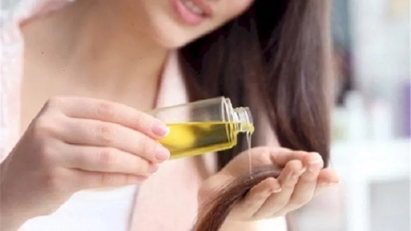 هل توجد آثار جانبية لزيوت الشعر؟ طبيب يجيب