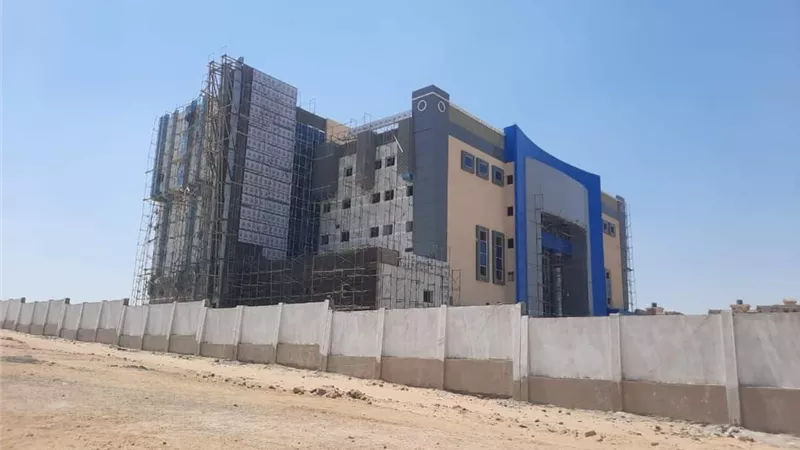 رئيس جهاز مدينة العبور يتابع موقف تنفيذ مستشفى العبور العام ..صور