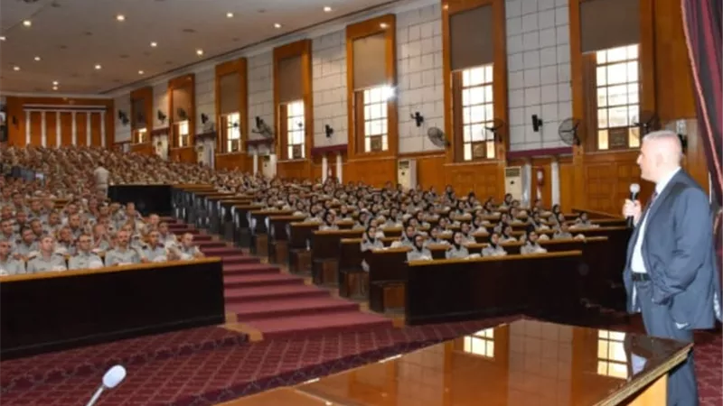 أكاديمية الشرطة تنظم دورة حول 