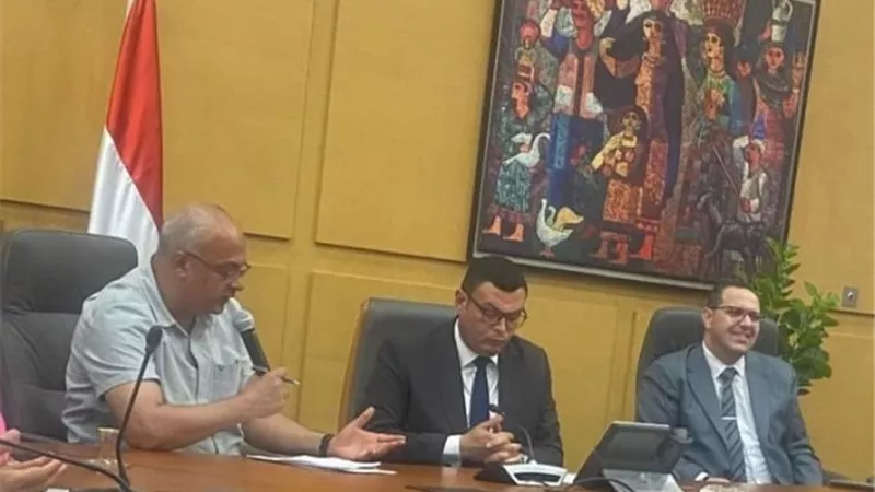 حملة لمراقبة الاغذية بصحة البحيرة على محال شبراخيت وابوحمص.. صور