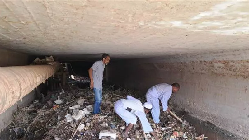 الإدارة العامة للرى تواصل أعمال التطهير لبربخ الجوزيرة لتأهيله
