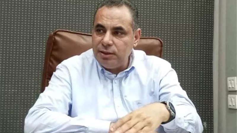 أيمن جمعة يعلن بدء تفاصيل الشغيل التجريبى لتاكسى مدينة بدر.. بالفيديو