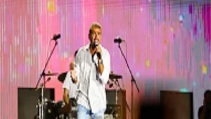 عمرو دياب يشعل مهرجان العلمين بأشهر أغانيه وتفاعل جماهيري ضخم