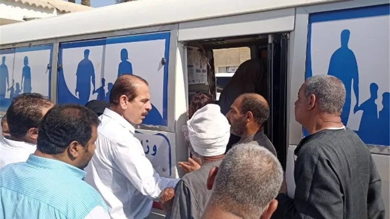 نائب وزير الصحة..يفاجأ قافلة طبيةبقريه منشأه طنطاوي مركز سنورس
