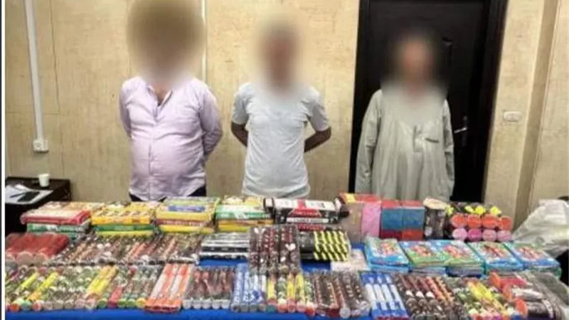 ضبط 5 آلاف قطعة ألعاب نارية بحوزة 3 أشخاص بالقاهرة