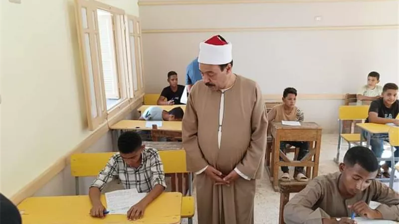 رئيس منطقة سوهاج الأزهرية يواصل متابعاتة لامتحانات الدور الثاني