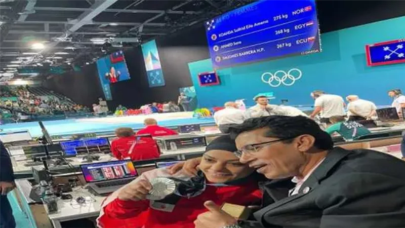 وزير الرياضة يهنئ سارة سمير بعد التتويج بالميدالية الفضية