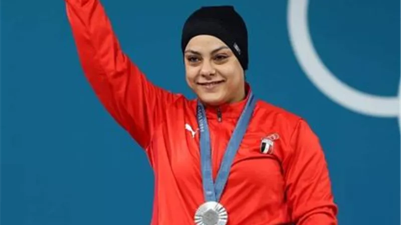 محافظ الإسماعيلية يهنئ البطلة سارة سمير بفضية الأولمبياد2024