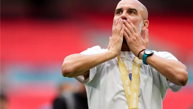 جوارديولا بعد الفوز بكأس الدرع الخيرية : هدفنا ليس الفوز بالدوري