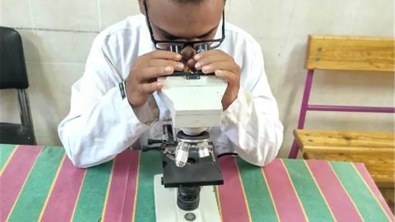 طلاب التصنيع الغذائى بجامعةطيبة فى التدريب بمصانع اللحوم والألبان