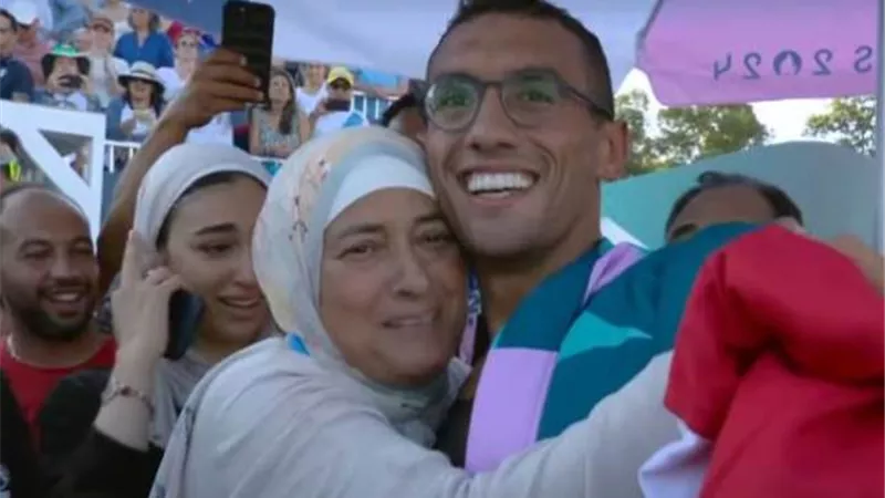 ماذا قالت والدة الجندي بعد حصد نجلها ذهبية في أولمبياد باريس؟
