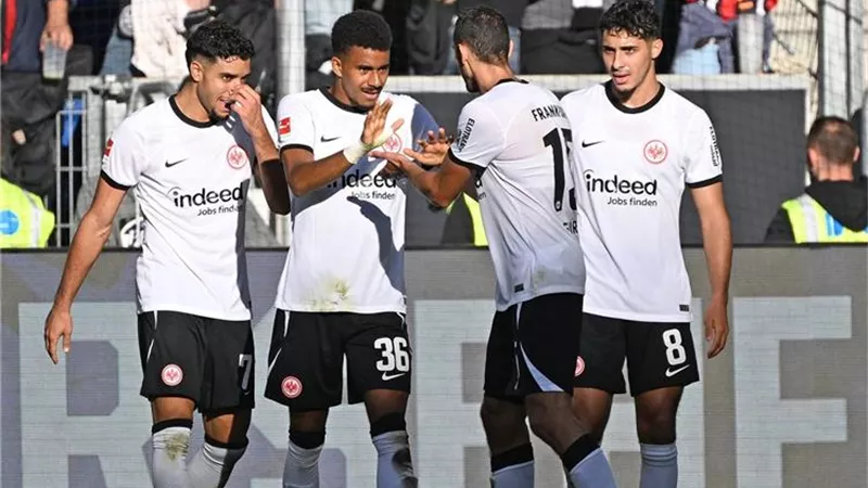 بمشاركة مرموش .. فرانكفورت يخسر أمام فالنسيا 3-2 وديا