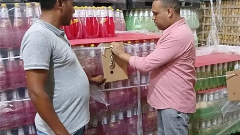 ضبط مياة غازية وإعدام اغذيةومشروبات بهاتغيربالخواص الطبيعية