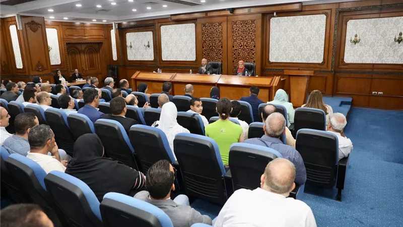 كامل الوزير : الرئيس وجه بتذليل العقبات أمام المستثمرين الصناعيين