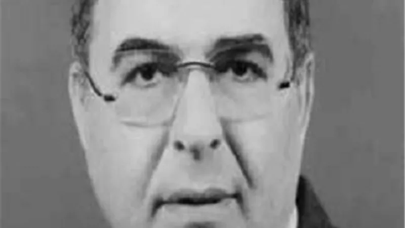 اليوم ..عزاء والد الفنان أحمد صلاح حسنى بمسجد الشرطة بالتجمع