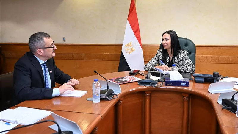 وزيرة التضامن تبحث أوجه التعاون مع المدير القطري لهيئة إنقاذ الطفولة