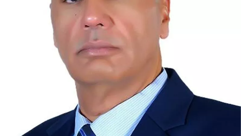 محافظ أسوان يقدم التهنئة لأوائل المحافظة فى الثانوية العامة